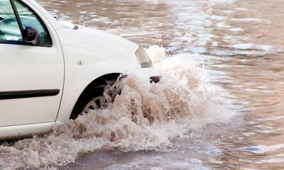 auto in water