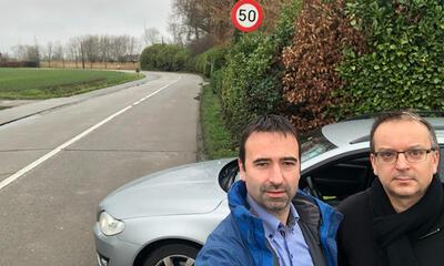 Koen Daniëls en Denis D'Hanis bij kruispunt Voshoek