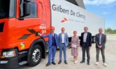 Koen Daniëls met medewerkers Gilbert De Clercq voor vrachtwagen