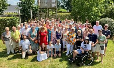 groepsfoto van het straatfeest