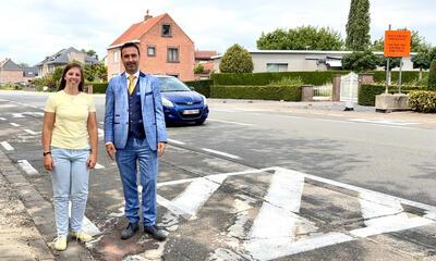 Koen Daniëls en Lauren Van Guyse bij fietspad Potterstraat