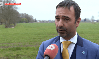 Koen Daniëls voor de camera van TV Oost (Bron: tvoost.be)