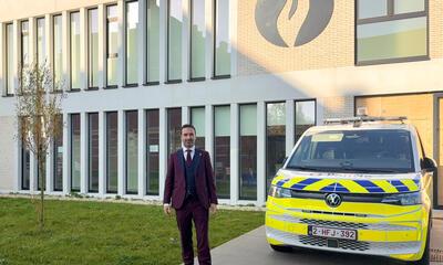 Koen Daniëls bij politiegebouw