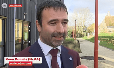Koen Daniëls in interview bij TV Oost (bron: https://www.tvoost.be/nieuws/onderwijsminister-zuhal-demir-bezoekt-lab-school-in-sint-niklaas-leerlingen-excelleren-hier-dankzij-inzet-van-de-leerkrachten-205648)