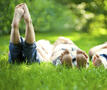 Kinderen in het gras