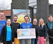 Team 'Samen voor Benita' met cheque