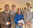 Koen Daniëls en minister Demir met de YOUCA-studenten